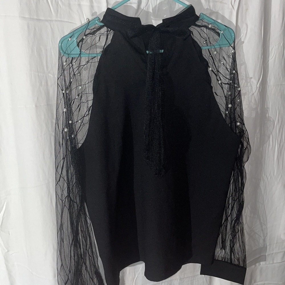 Stylish Blouse - Picture 5 of 6